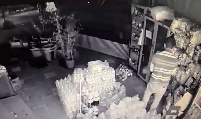 Marketten poşet poşet hırsızlık: Hırsızlık anı kamerada