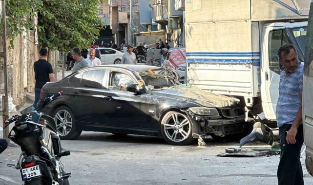 Motosikletli şüpheliler kovaladıkları otomobil sürücüsünü infaz etti