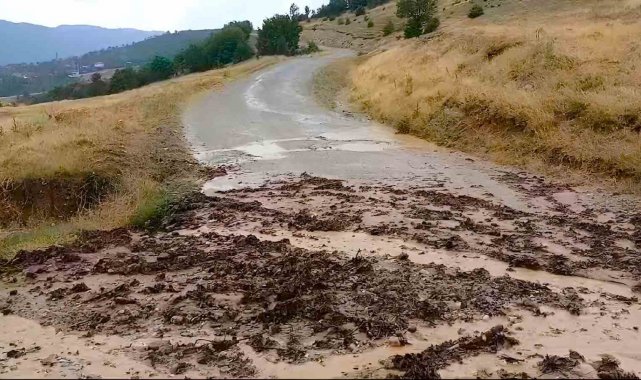 Osmancık'ta sel suları köy yollarına zarar verdi