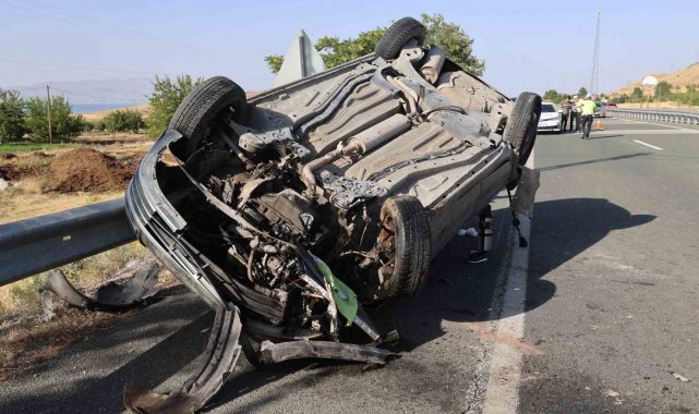 Otomobil karşı şeride uçtu: 5 yaralı