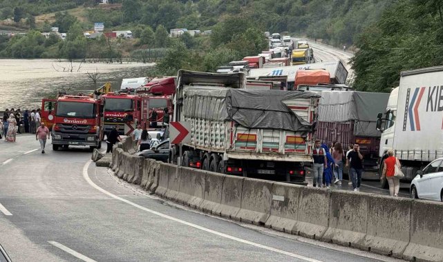Sakarya'da zincirleme kaza: Ortalık savaş alanına döndü