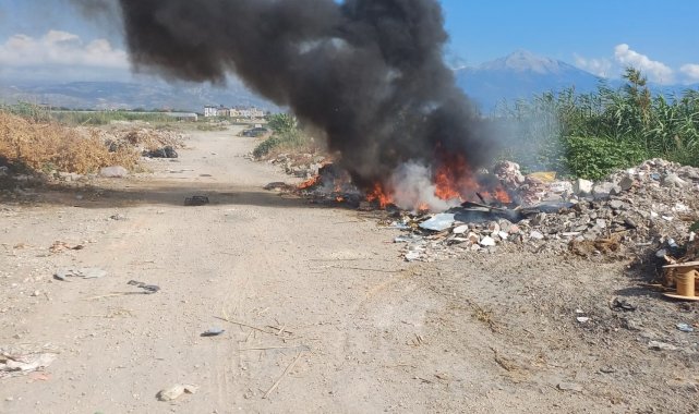Samandağ'da Moloz Yangını yayılmadan söndürüldü