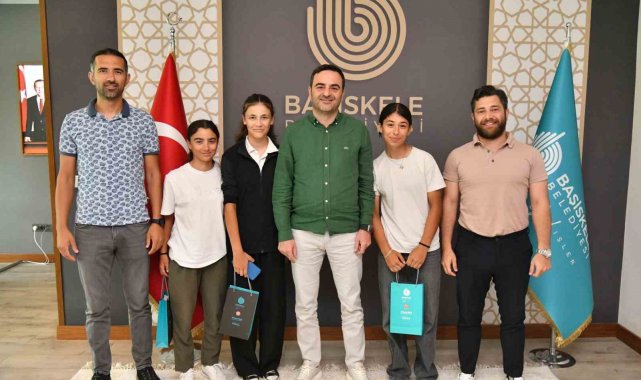 Şampiyon gençlere hediye