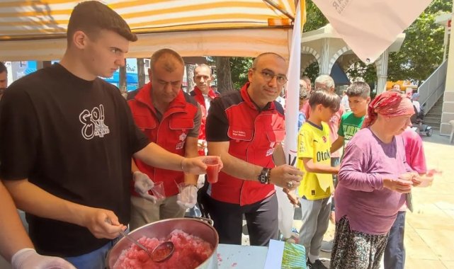 Sıcaktan bunalanlar kar helvası ve bal şerbetiyle serinledi