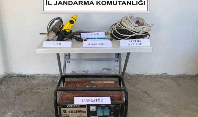Sinop'ta kaçak kazı yapan şahıslara suçüstü