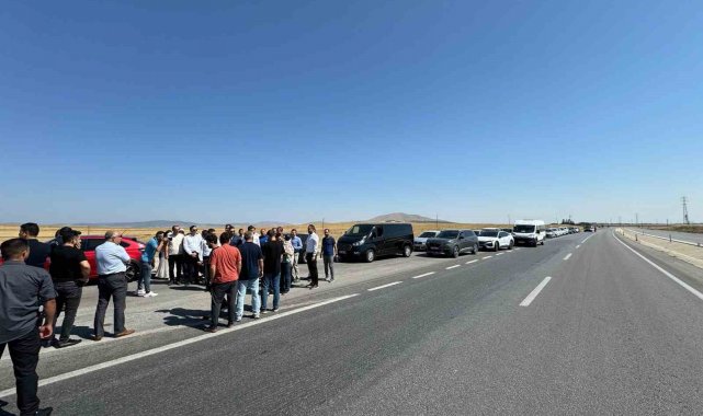 Tayini çıkan kaymakamı konvoy ve alkışlarla uğurladılar