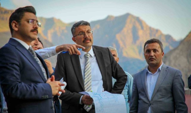 Vali Çelik hastane inşaatından incelemelerde bulundu