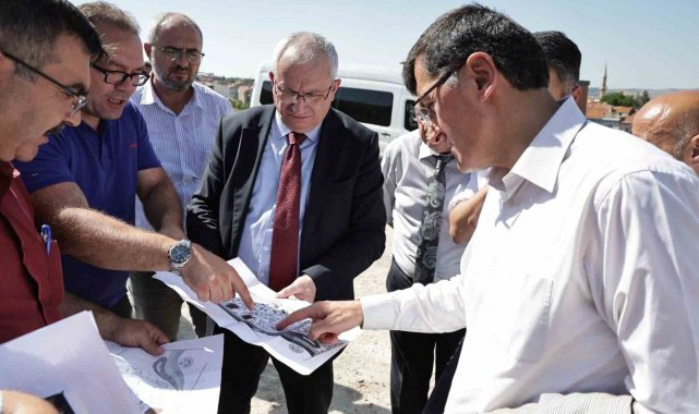 Yapımı devam eden projeleri inceledi