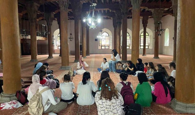 Yaz kampı öğrencilerine cami ve dini mekanlar gezdirildi