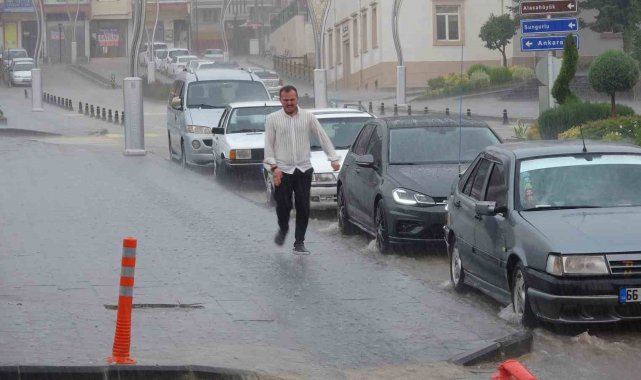 Yozgat'ta sağanak yağış hayatı olumsuz etkiledi