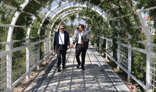 Zeytinburnu Belediye Başkanı Ömer Arısoy'dan, Karatay'ın bahçelerine övgü