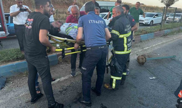 Adıyaman'da 2 otomobil çarpıştı: 2 Yaralı