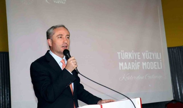 Ağrı'da "Türkiye Yüzyılı Maarif Modeli" hakkında bilgilendirme toplantısı gerçekleştirildi