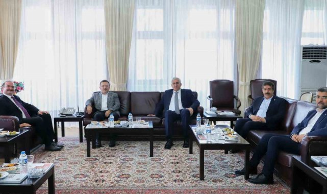 Ak Parti milletvekillerinden Rektör Hacımüftüoğlu'na hayırlı olsun ziyareti