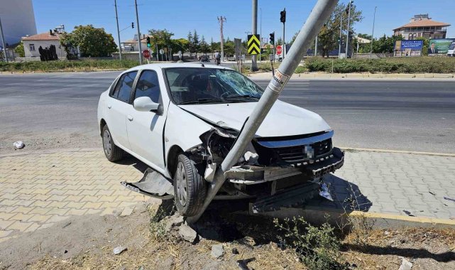 Aksaray'da otomobil ile motosiklet çarpıştı: 1 ağır yaralı