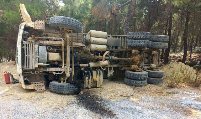 Alanya'da hafriyat kamyonu devrildi: 1 yaralı