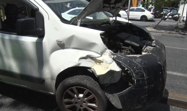 Alkollü sürücü park halindeki araca çarptı: Trafik kilitlendi