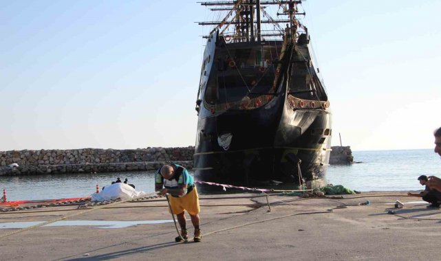 Antalya'da sporcu Müllner 1300 ton ağırlığındaki tekneyi çekerek dünya rekor kırdı