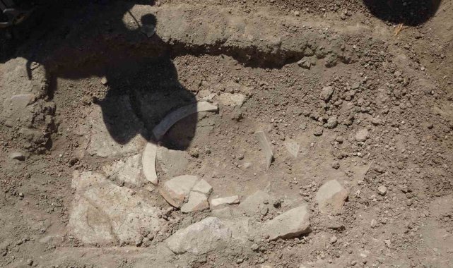Apollon Smintheus Tapınağı'nda 1700 yıllık mezar bulundu