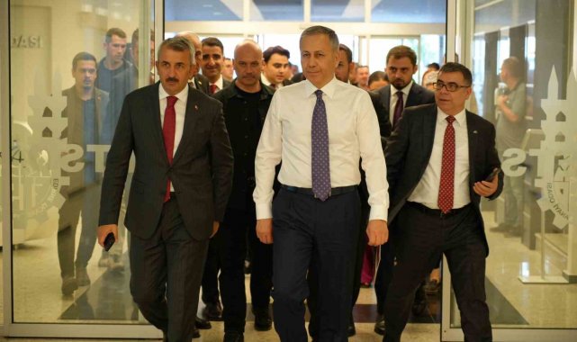 Bakan Yerlikaya, Haniye için kılınan gıyabi cenaze namazına katıldı