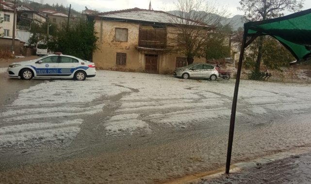 Baklan'da dolu yağışı etkili oldu