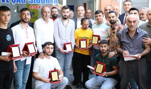 Başkan Arslan'dan başarılı öğrencilere ödül