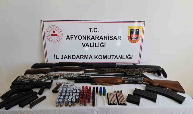 Baskın yapılan evden MP 5 çıktı