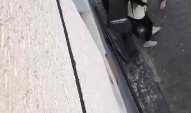 Borç kavgasında yumruklar havada uçuştu... O anlar kamerada