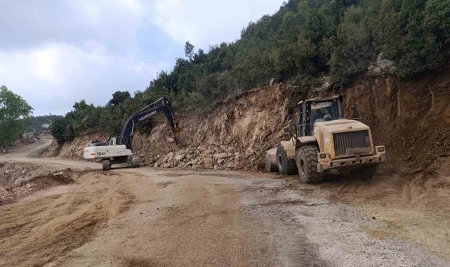 Büyükşehir, Andırın'da mahalle ve grup yollarının ulaşımını iyileştiriyor