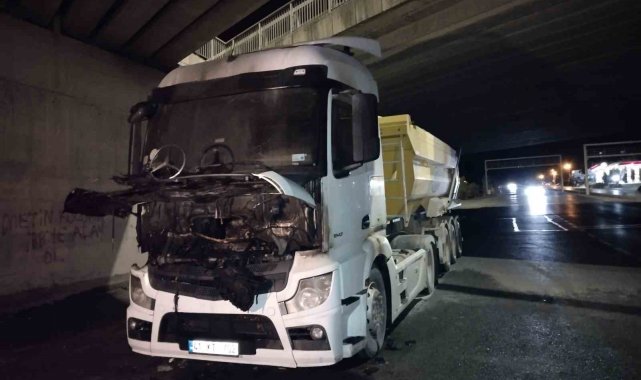 Çekmeköy-Şile Otoyolu'nda hafriyat kamyonu alev alev yandı
