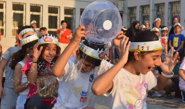 Çocuklar sokak oyunlarıyla doyasıya eğleniyor