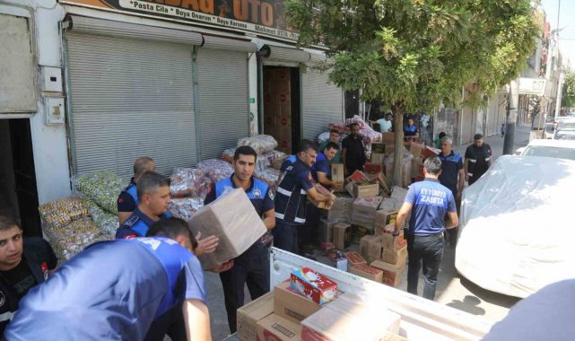 Depo baskınında son kullanım tarihi geçmiş yüzlerce gıda ürünü ele geçirildi
