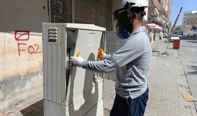 Dicle Elektrik Şanlıurfa'da 6 ayda kırılan 3 bin panoyu onardı