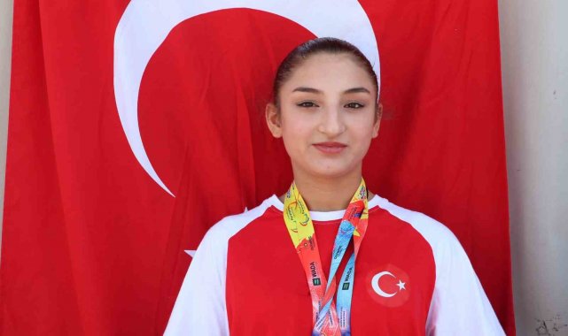 Dünya şampiyonu Şaziye'ye coşkulu karşılama
