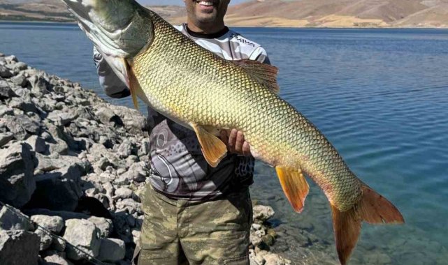 Elazığ'da amatör balıkçı 41 kilogramlık turna balığı yakaladı