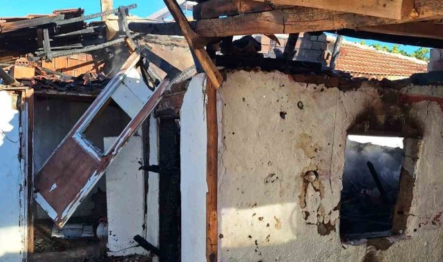 Elektrikli bisikletin şarj olan bataryası patladı