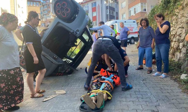 Emekli ebe aracını park etmek isterken alt yola uçtu