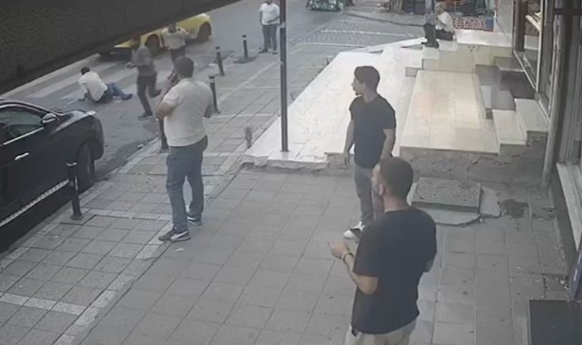 Esenyurt'ta 1'i polis 2 kişiyi yaralayarak dehşet saçan bıçaklı saldırının yeni görüntüsü ortaya çıktı