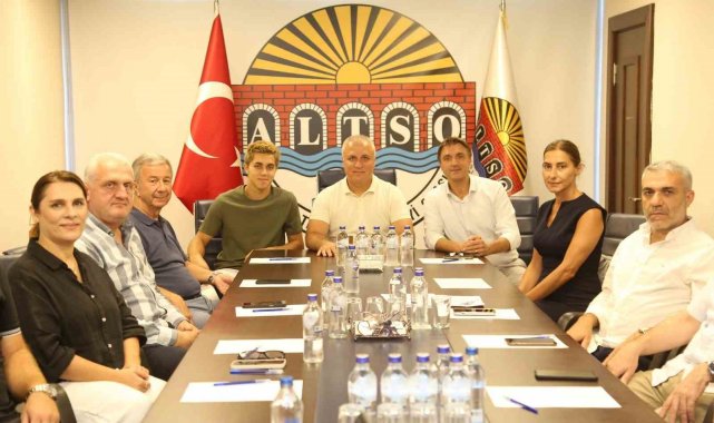 Eskrim dünya şampiyonundan Başkam Erdem'e ziyaret