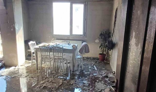 Evde çıkan yangında hasar oluştu