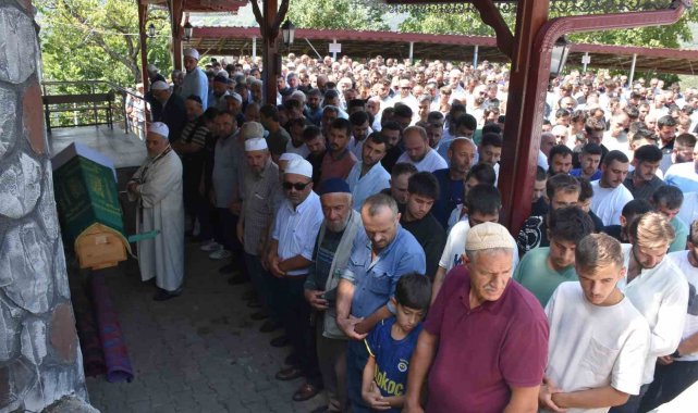 Feci kazada hayatını kaybeden 21 yaşındaki genç son yolculuğuna uğurlandı