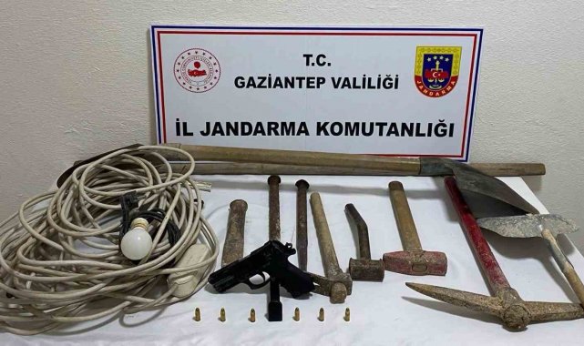 Gaziantep'te kaçak kazı yapan 4 şüpheli yakalandı