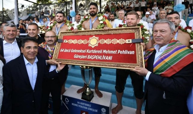Geleneksel Kurtdereli Yağlı Güreşleri'nin başpehlivanı Enes Doğan oldu