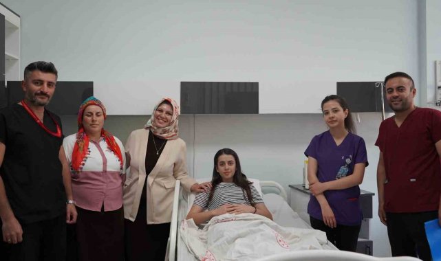 Genç hastanın karaciğerlerinde oluşan 10 santimlik kist kapalı ameliyat ile giderildi