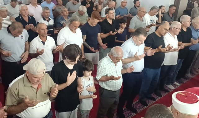İsmail Haniye için Edremit'te gıyabi cenaze namazı kılındı
