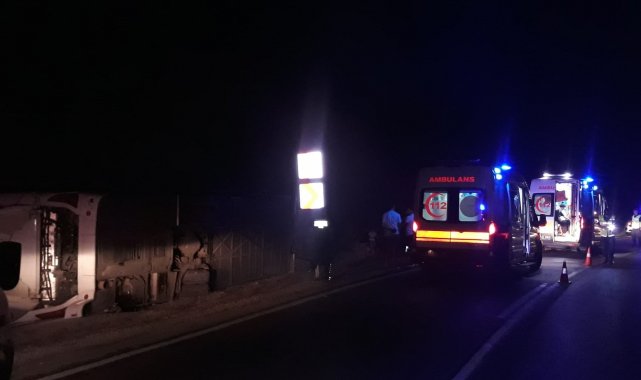 Isparta-Antalya karayolunda yolcu otobüsü devrildi: 8 yaralı