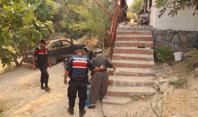 Jandarmanın yardım eli vatandaşlara uzandı