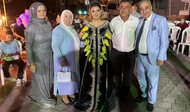 Karpuz davetiyeli düğünde geline Kale biberi takıldı