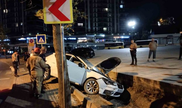 Kartal'da drift atan alkollü sürücü kaza yaptı