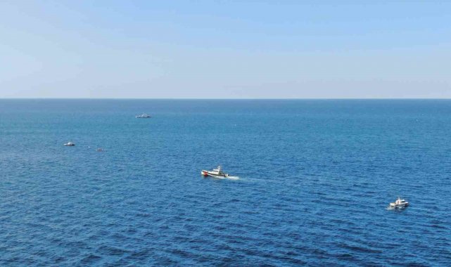 Kastamonu'da batan teknenin kaptanını arama çalışmaları sürüyor